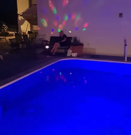 Levarda With Private Hydromassage Pool فندق 4*