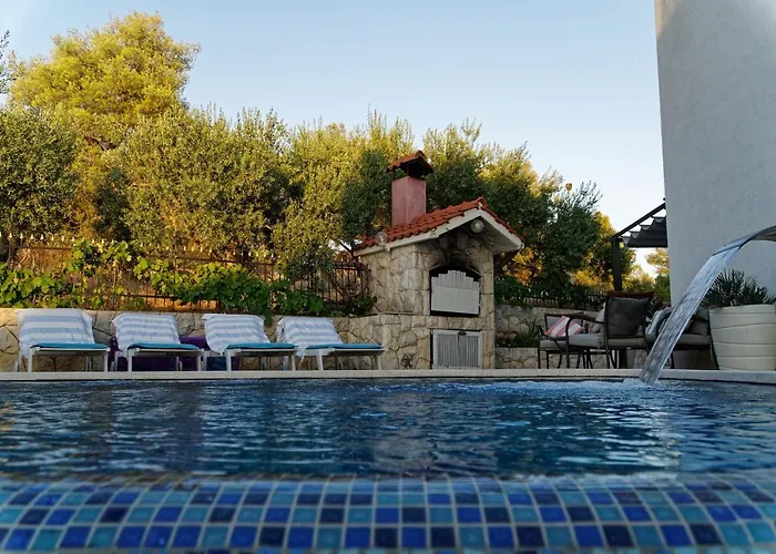 Levarda With Private Hydromassage Pool Szálloda 4*